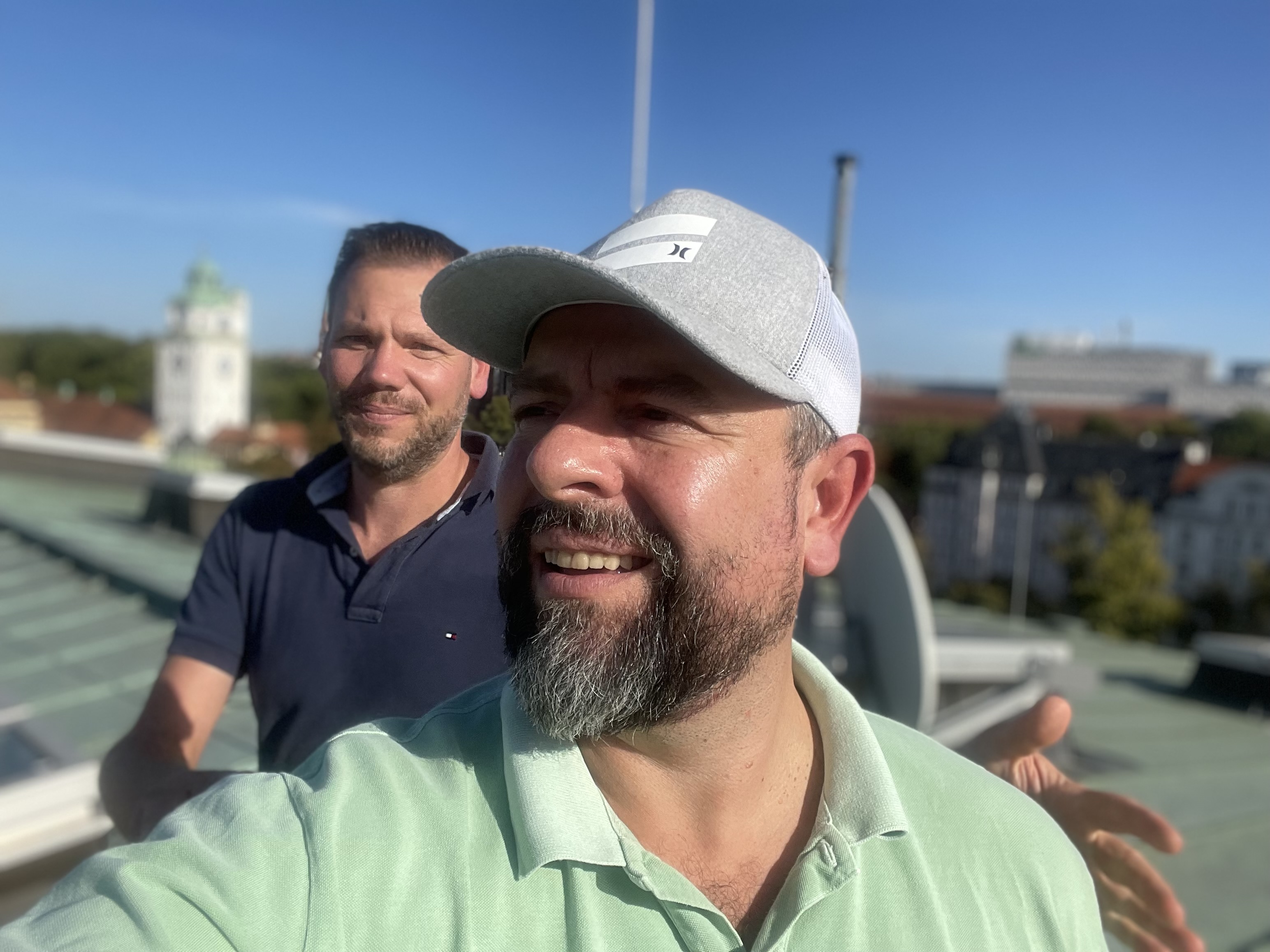 Daniel Gnann & Christoph Ziller bei der Dachbegehung